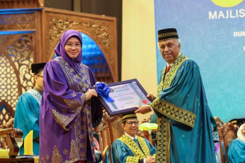 TUNKU HAJAH AZIZAH AMINAH MAIMUNAH ISKANDARIAH