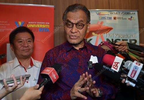 DATUK SERI DR DZULKEFLY
