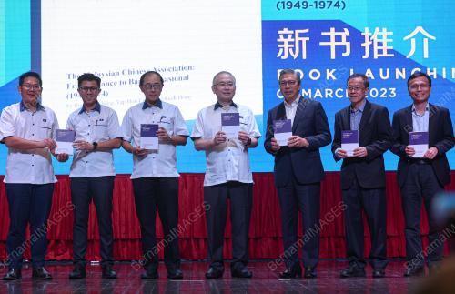 DATUK SERI DR WEE KA SIONG