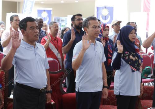 FAHMI FADZIL