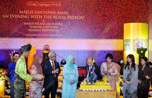 KL20_04122013_AGONG