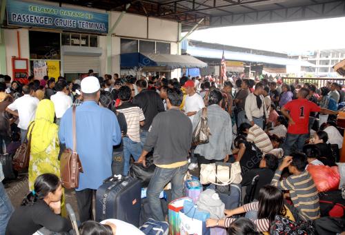 WARGA INDONESIA BALIK KAMPUNG