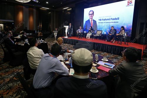 FAHMI FADZIL