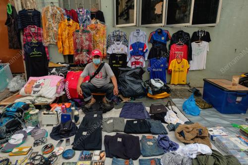 PASAR KARAT TUMPUAN HUJUNG MINGGU WARGA KOTA