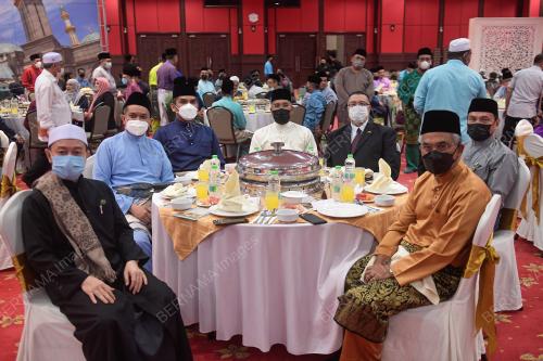 SENATOR DATUK IDRIS AHMAD