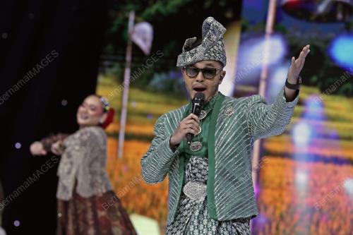 HAZIQ ROSEBI