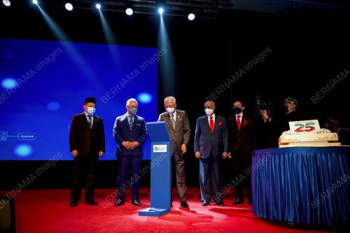 DATUK SERI ISMAIL SABRI YAAKOB