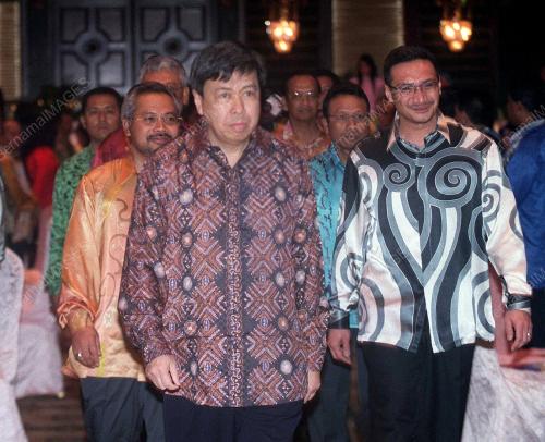 SULTAN SHARAFUDDIN IDRIS SHAH IBNI ALMARHUM SULTAN SALAHUDDIN AB
