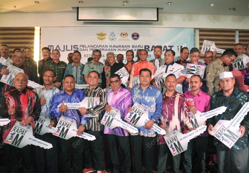 KL20_08122016_RAPAT1M