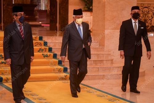 TUANKU MUHRIZ TUANKU MUNAWIR