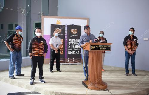 DATUK AHMAD SHAPAWI ISMAIL