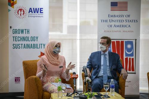 DATUK SERI RINA HARUN