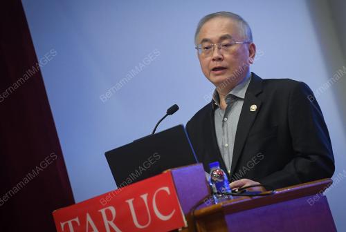 DATUK SERI DR WEE KA SIONG