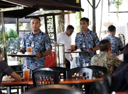 BANTUAN KHAS KEPADA PENJAWAT AWAM
