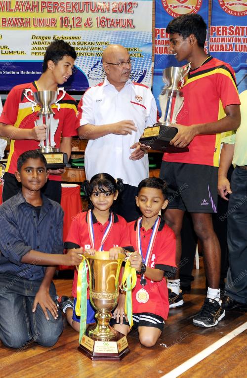 KL20_11032012_BADMINTON