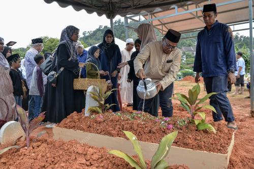 PENGEBUMIAN DATUK ROSNAH ABD MAJID