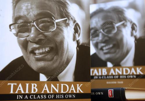 BIOGRAPHY ON TAN SRI TAIB ANDAK