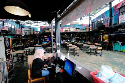 PREMIS PERNIAGAAN LENGANG