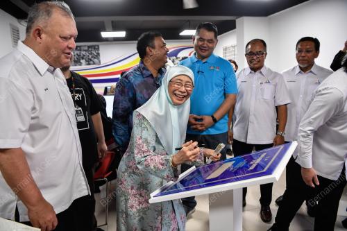 DATUK SERI DR WAN AZIZAH WAN ISMAIL