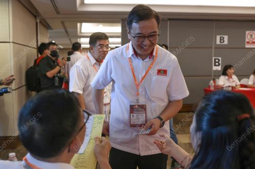 DATUK DR DOMINIC LAU HOE CHAI