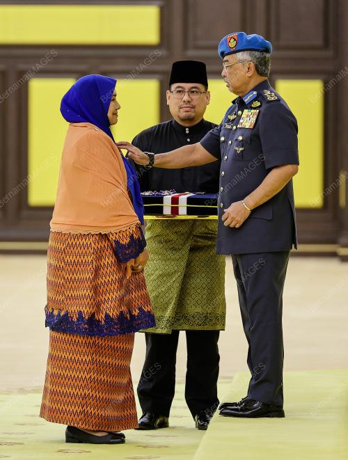 AL-SULTAN ABDULLAH RI'AYATUDDIN AL-MUSTAFA BILLAH SHAH