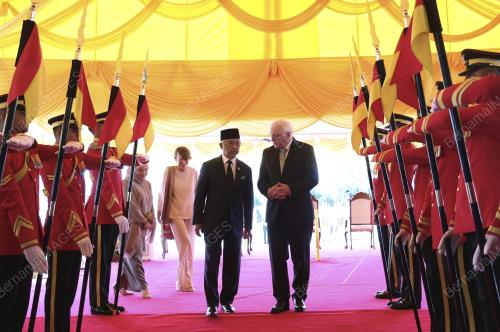 AL-SULTAN ABDULLAH RI'AYATUDDIN AL-MUSTAFA BILLAH SHAH