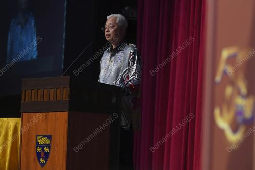 DATUK SERI ISMAIL SABRI YAAKOB