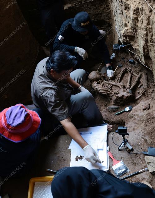 PENEMUAN RANGKA WANITA PRA-NEOLITIK NENGGIRI