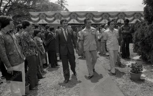 DR. MAHATHIR MOHAMAD