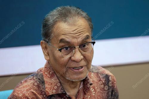 DATUK SERI DR DZULKEFLY AHMAD