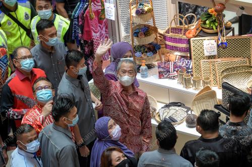 TAN SRI MUHYIDDIN YASSIN