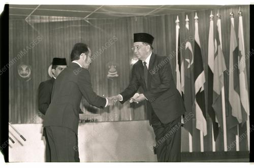 ANGKAT SUMPAH
