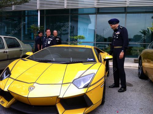 KL20_19102016_POLIS_KERETA