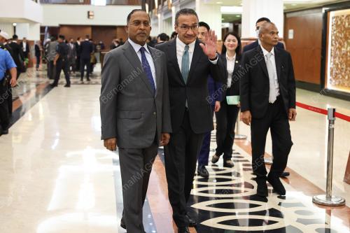 DATUK SERI HISHAMMUDDIN HUSSEIN