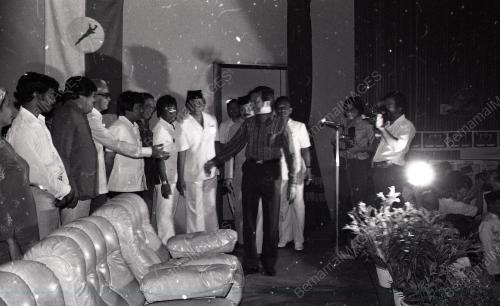 DR. MAHATHIR MOHAMAD