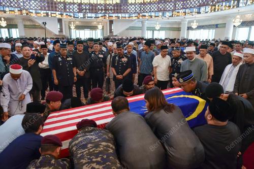 ALLAHYARHAM TUN HANIF OMAR