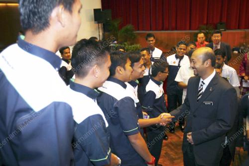 MUKHRIZ TUN DR MAHATHIR