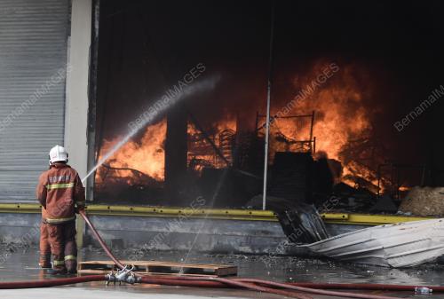 KL20_20122018_BOMBA_TERBAKAR