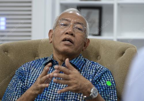 DATUK SERI MAHDZIR KHALID