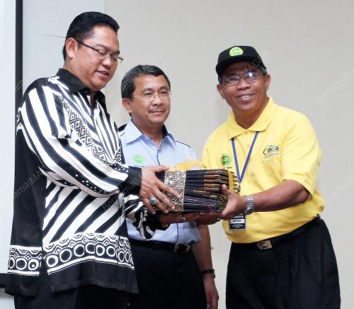 DATUK SERI NOH OMAR