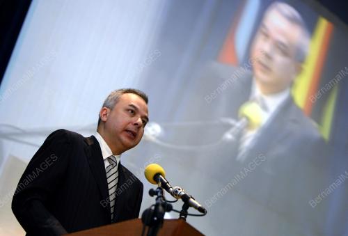 RAJA DR NAZRIN SHAH