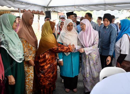 DATUK SERI DR WAN AZIZAH WAN ISMAIL