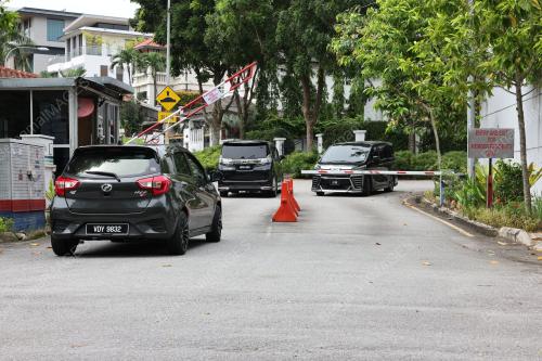 PERKARANGAN RUMAH TAN SRI MUHYIDDIN YASSIN