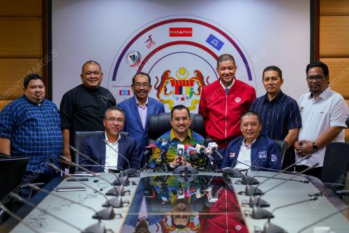 DATUK ASYRAF WAJIDI DUSUKI