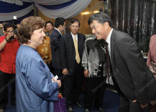 DR ZETI AKHTAR AZIZ