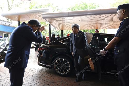 SULTAN SHARAFUDDIN IDRIS SHAH