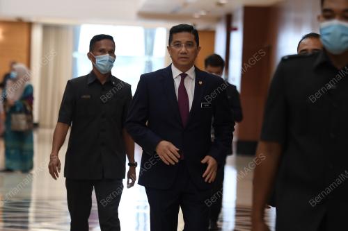 PERSIDANGAN PARLIMEN PENGGAL KETIGA