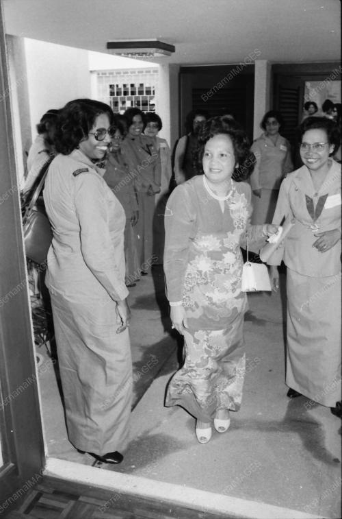 DATIN SUHAILA RASMI MESYUARAT