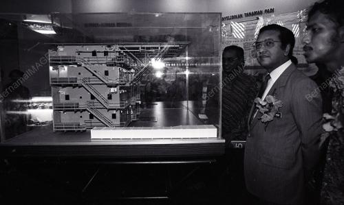 DR. MAHATHIR BIN MOHAMAD