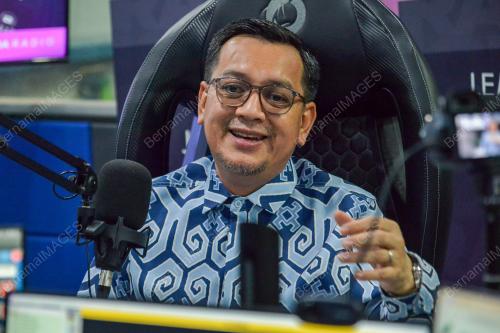 NIK KAMARUZAMAN NIK HUSIN